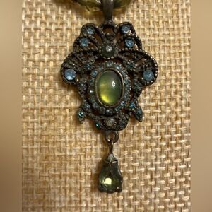 Elegant Vintage Green Beaded Necklace with Peridot & Aquamarine coloured stones